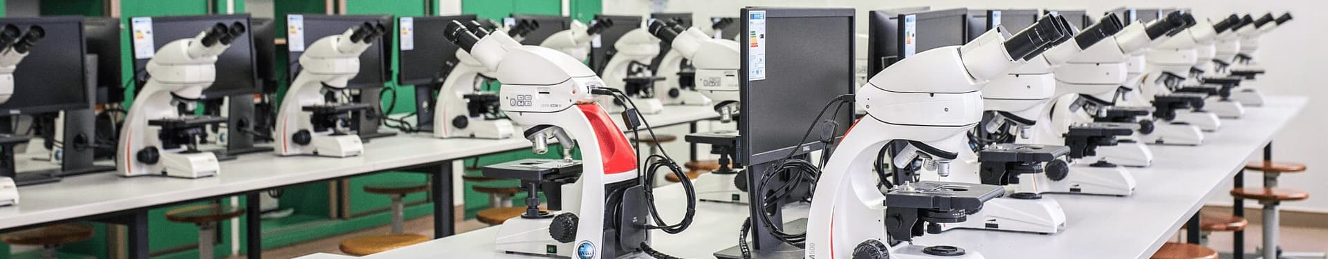 Bannerbild des Mikroskopie-Labors der Universität Warschau für die Case Study von EBS